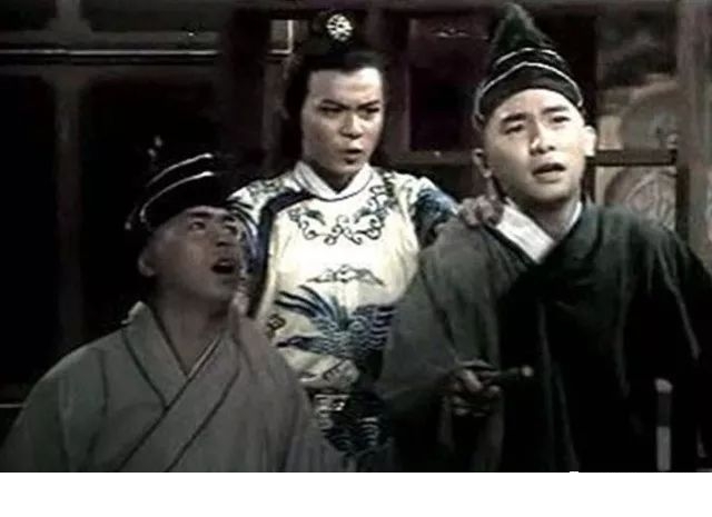 转眼间,同学梁朝伟就成了新人小生,主演了《活力十一》(1982),星仔