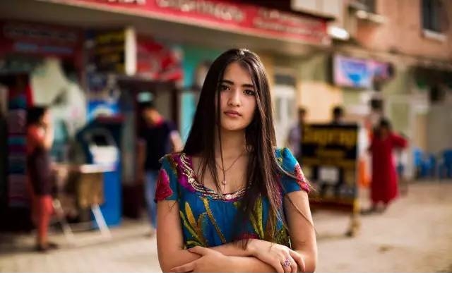 塔吉克斯坦的姑娘,七月
