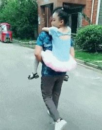 搞笑gif图:大爷,你喝着,我先走了