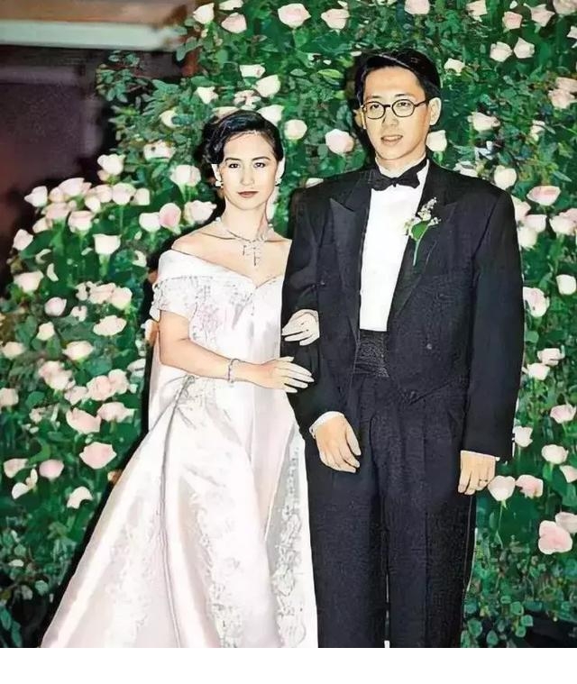 娶到超模,生下男孙算什么?赌王钦定的接班人早定了!