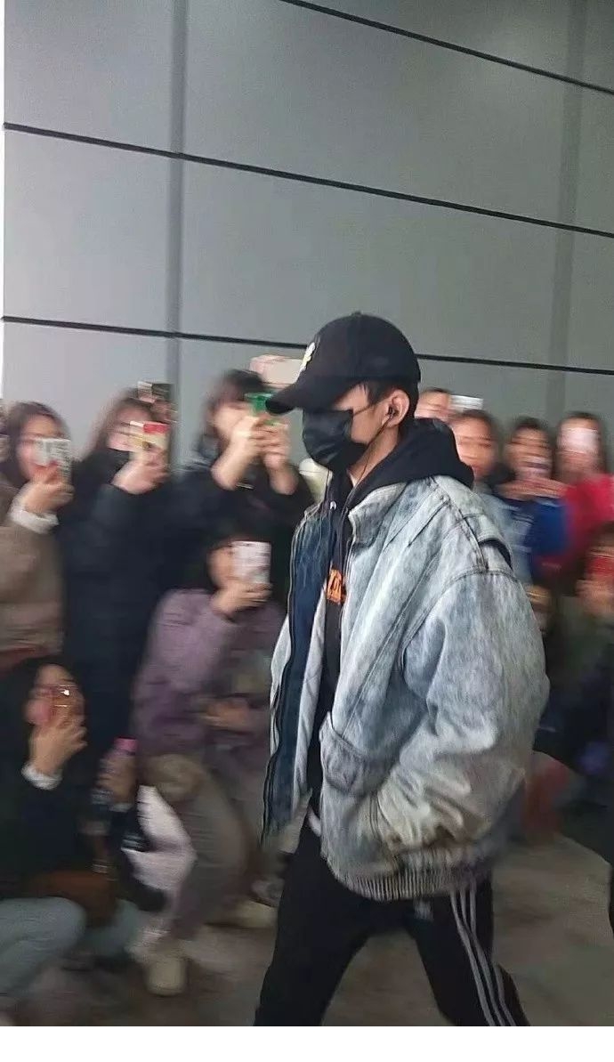 糊咖都喜欢机场付费接机