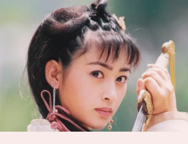 小编那时超喜欢法提麦雅琦,她在吴京主演的《少林武王》里同样美得很.