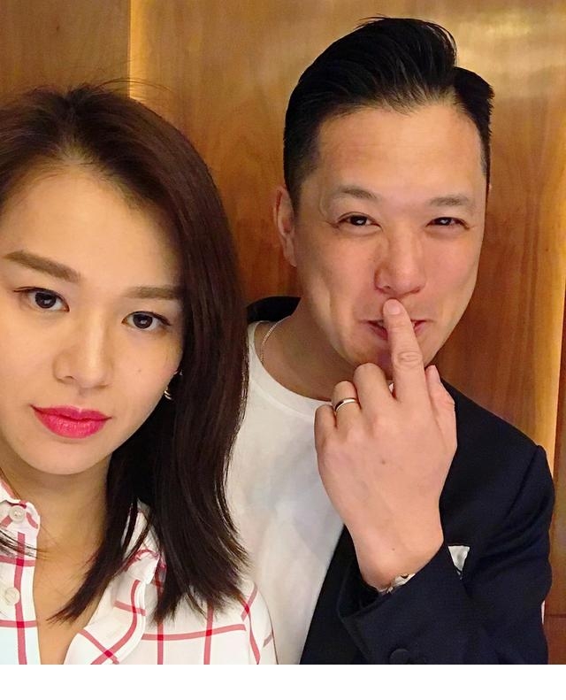 胡杏儿产后首现身,老公为其庆祝出道20周年,儿子吹瓶盖好呆萌