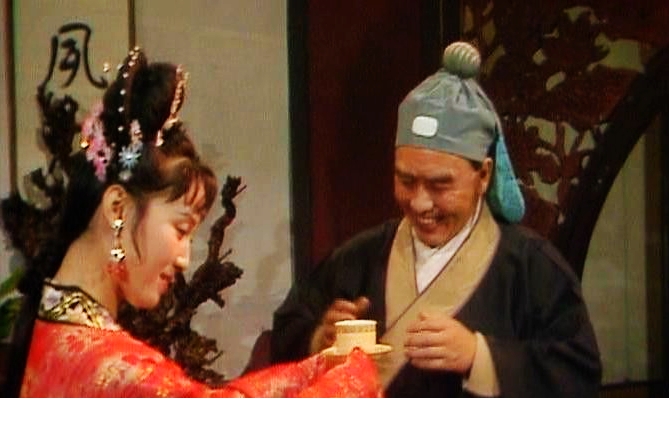 一是以英雄救美的方式,让八戒闪亮登场.