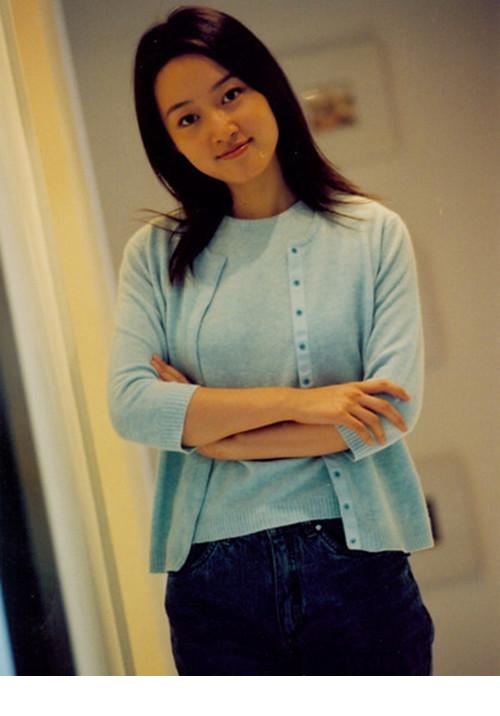 时尚 正文  赵子琪原名赵琳,1976年出生于北京,毕业于中国传媒大学.