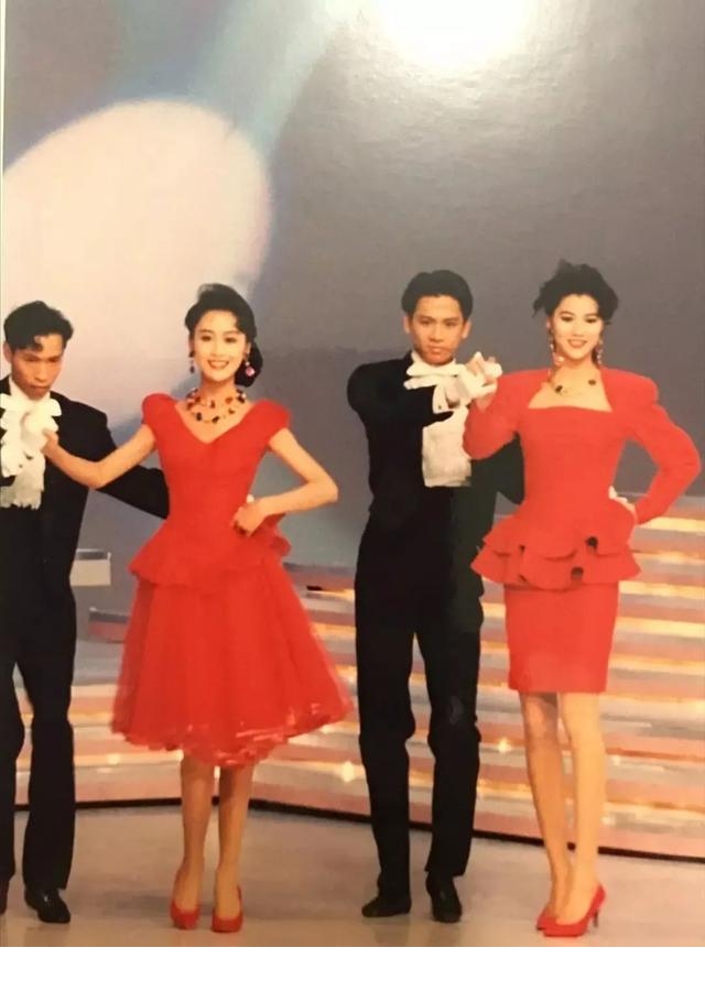 见过关之琳钟楚红之后,袁咏仪自卑了 果断改走男仔路线