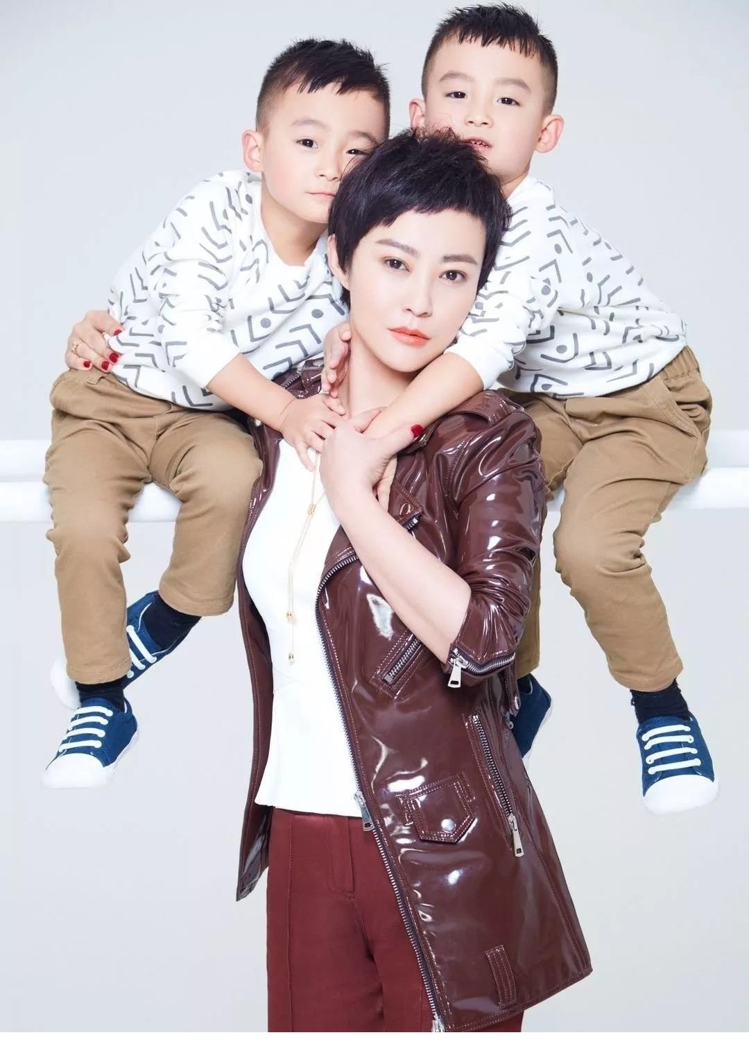 希望给孩子爸爸空间郝蕾宣布离婚她的声明比李小璐更高明