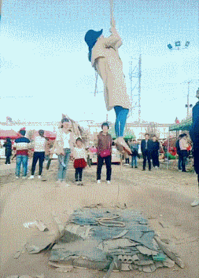 搞笑gif:二狗子看见出差半个月的主人,激动的像个孩子