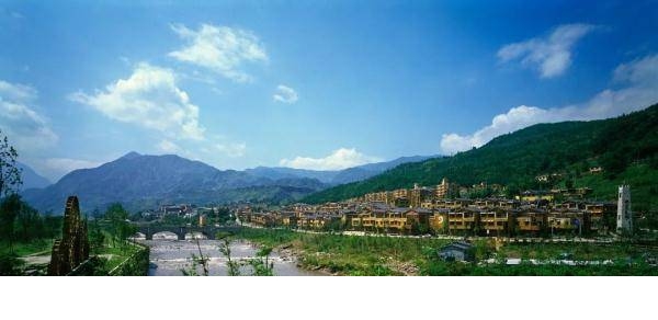 重建后的水磨镇全景