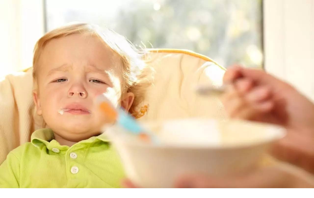 宝宝呕吐是怎么回事（宝宝呕吐都是由哪些原因引起的呢？家长应该怎么做呢？） | 说明书网