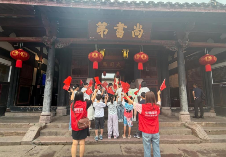 平安产险三明中心支公司：踏秋寻古韵，浸润少年心