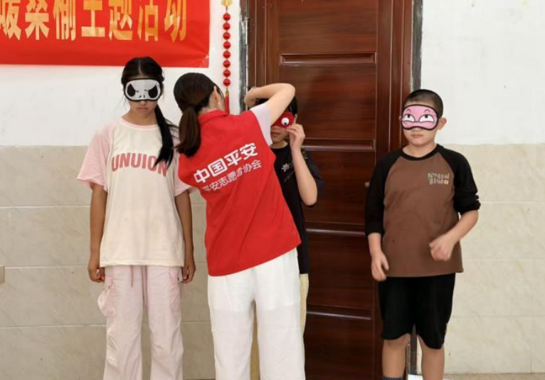 平安产险龙岩中心支公司：重阳节里的一场"祖孙同乐会"